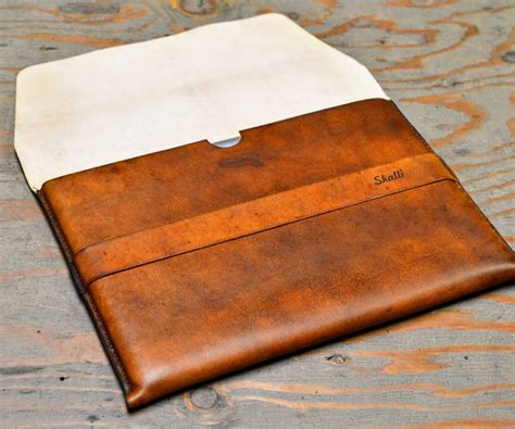 LAPTOP SLEEVE IN LEATHER 